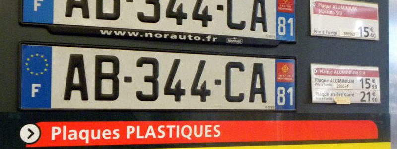 plusieurs plaques d'immatriculation